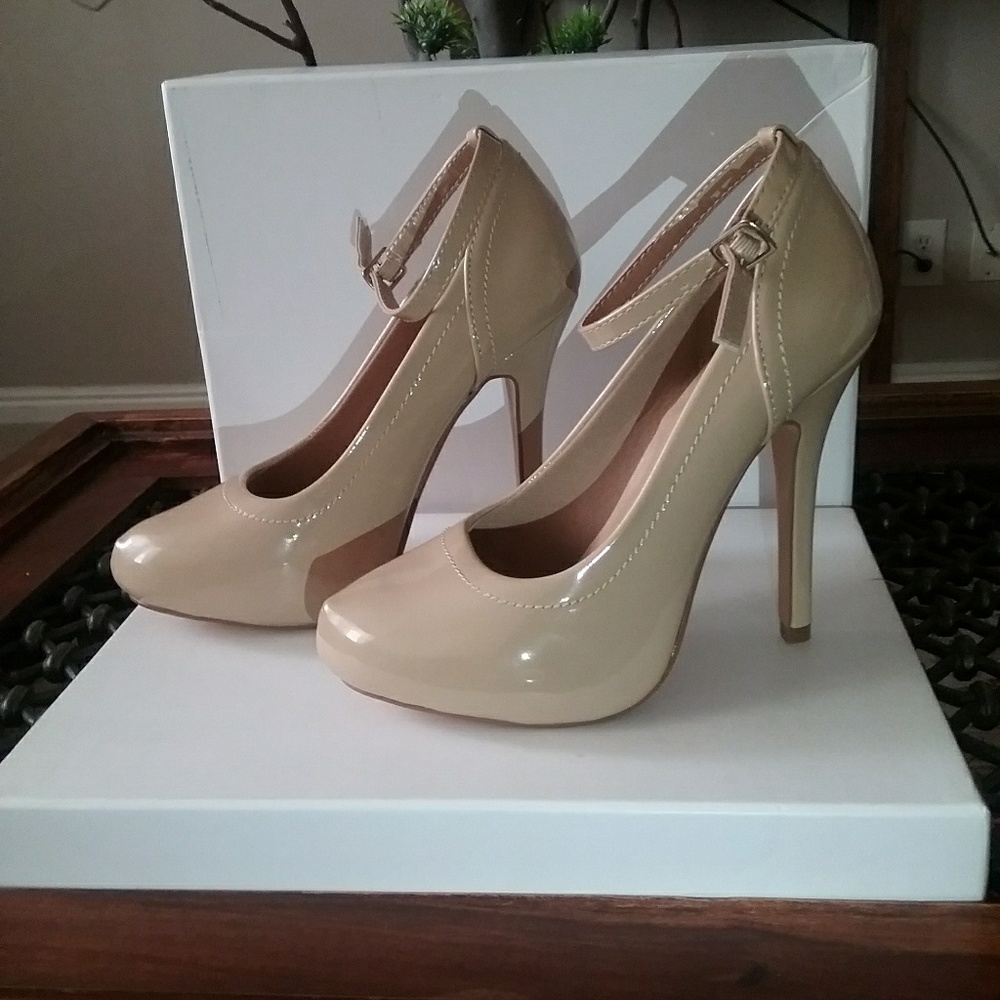 Beige Shoes NWB✔
